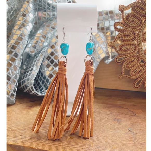 Boutique New Western Earrings - Picture 2 of 4